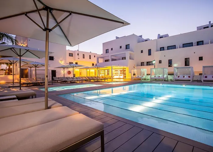 Hoteles en Ibiza Playa d'en Bossa: Encuentra tu alojamiento perfecto