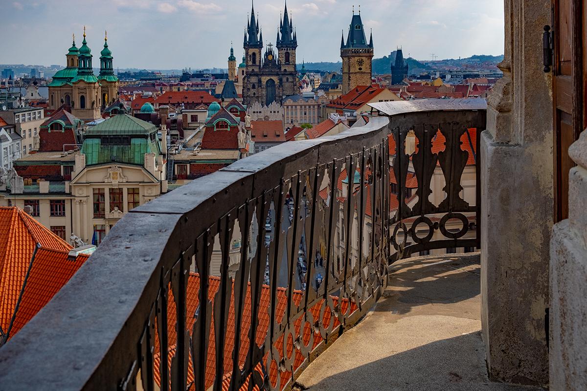 Le Klementinum de Prague : bibliothèque, salle et tour