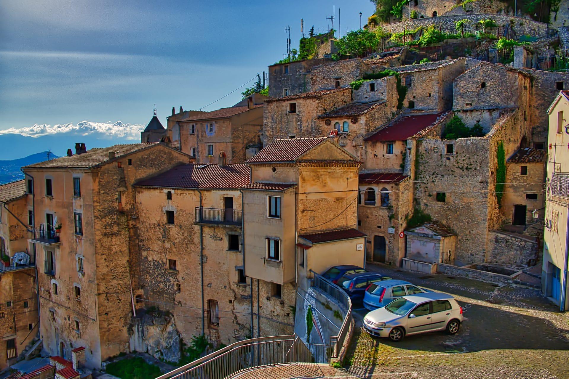 Le village de Pesche et le Sanctuaire de Castelpetroso