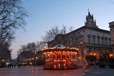 giostra piazza orologio avignone