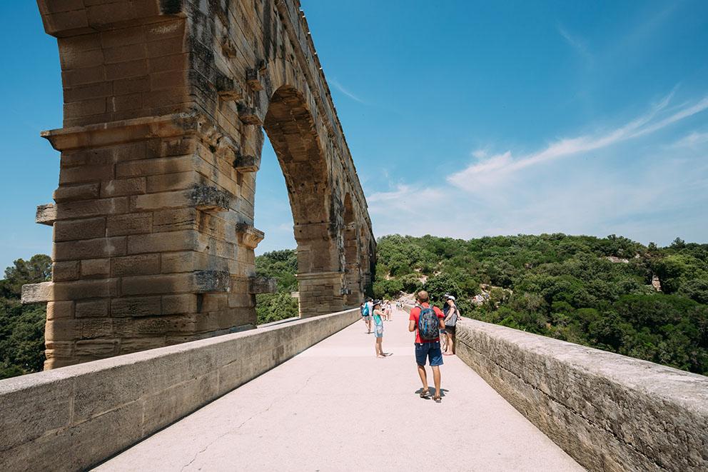 Promenade sur le Pont du Gard en Provence