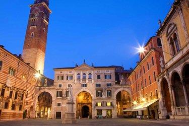 Piazza dei Signori et Arche Scaligere à Vérone