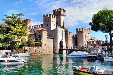 Le Château de Sirmione sur le Lac de Garde