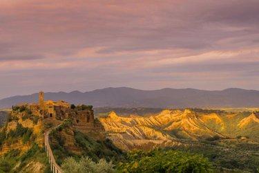 Le Belvédère et les calanques de Civita di Bagnoregio