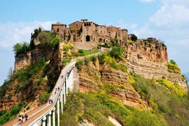 Le Pont et la porte de Santa Maria à Civita di Bagnoregio