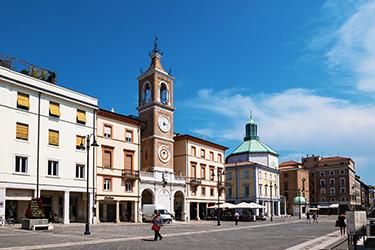 L'Arc d'Auguste et Piazza Tre Martiri
