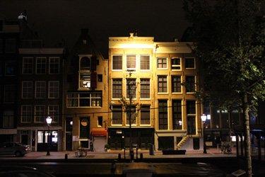 La maison des horreurs et de l'espoir où vécut Anne Frank