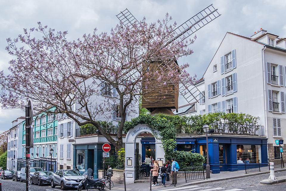 Rue Lepic et le Moulin de la Galette