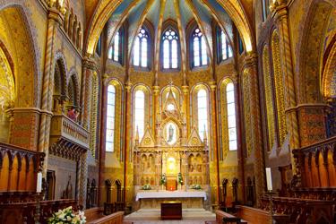 L'intérieur de l'Église de Matthias à Budapest
