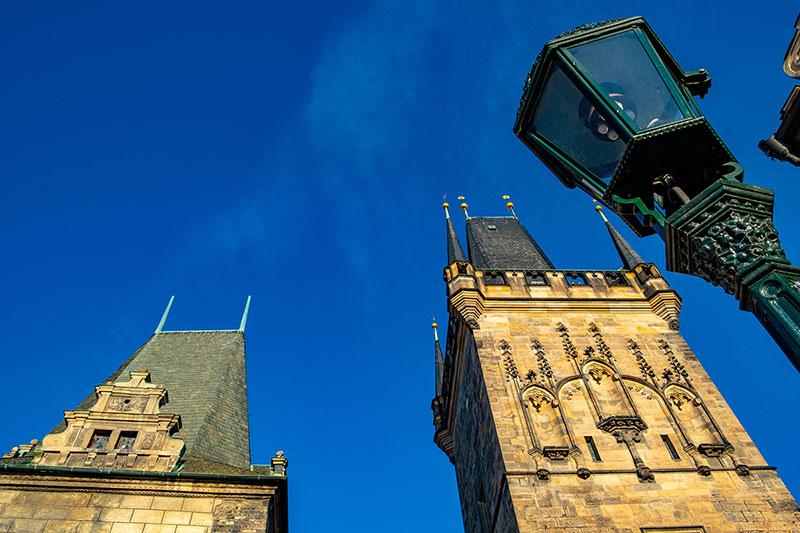 Les tours vers Mala Strana à Prague