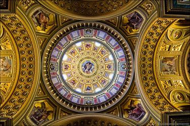 Le dôme de l'Église de Saint Étienne à Budapest