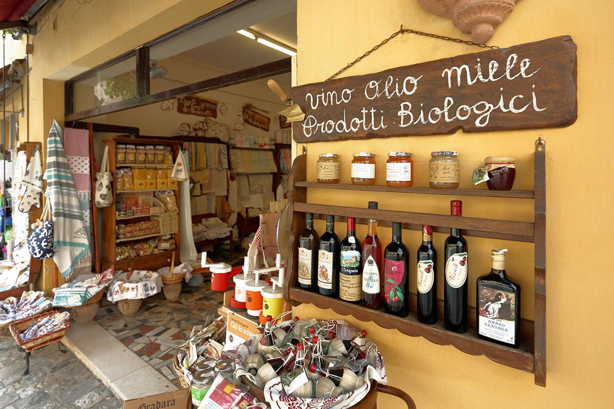 Boutique avec des produits typiques de Gradara et des Marches