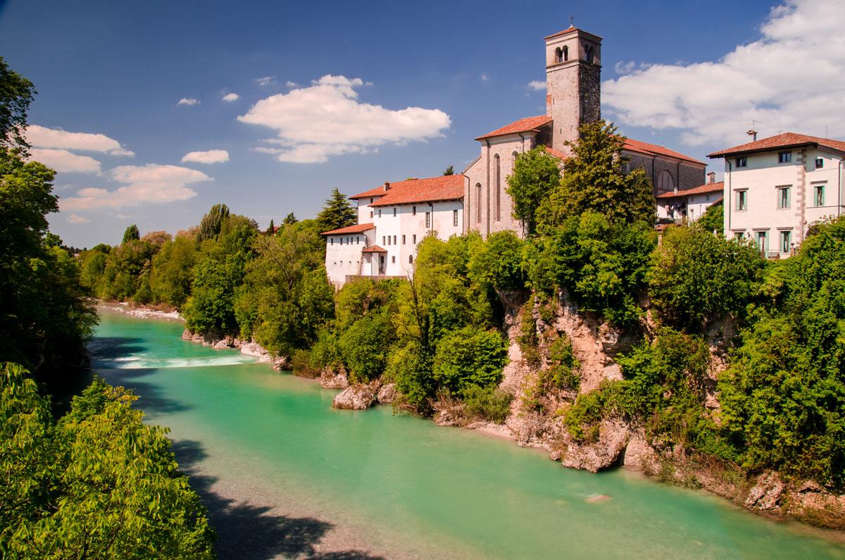 Le village vu depuis le Pont du Diable
