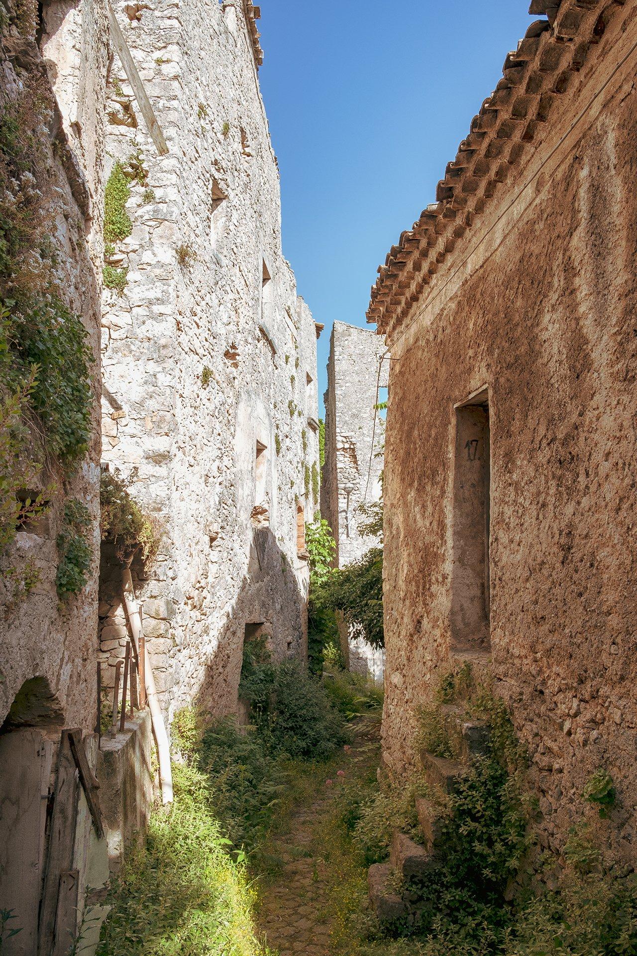 Un palais abandonné à Pesche