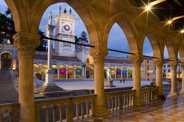 Piazza Libertà depuis la loggia du Lionello