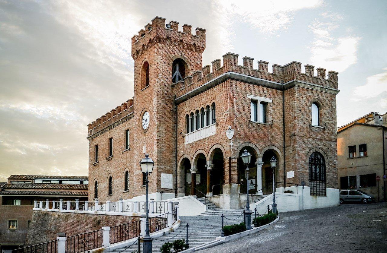 Le Palais Communal et la Tour Civique