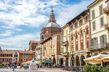 Le Broletto et la Piazza della Vittoria