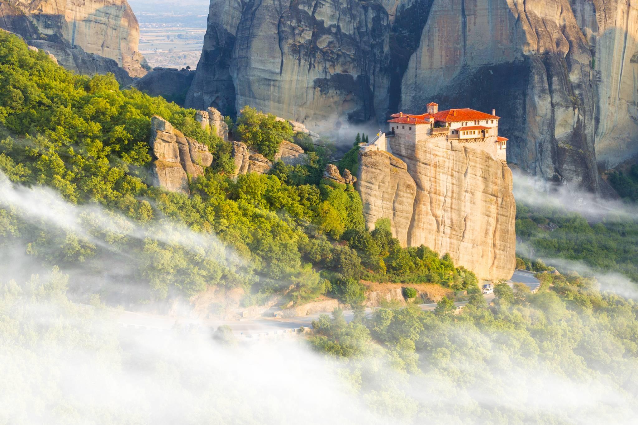 monasteres suspendus meteora grece
