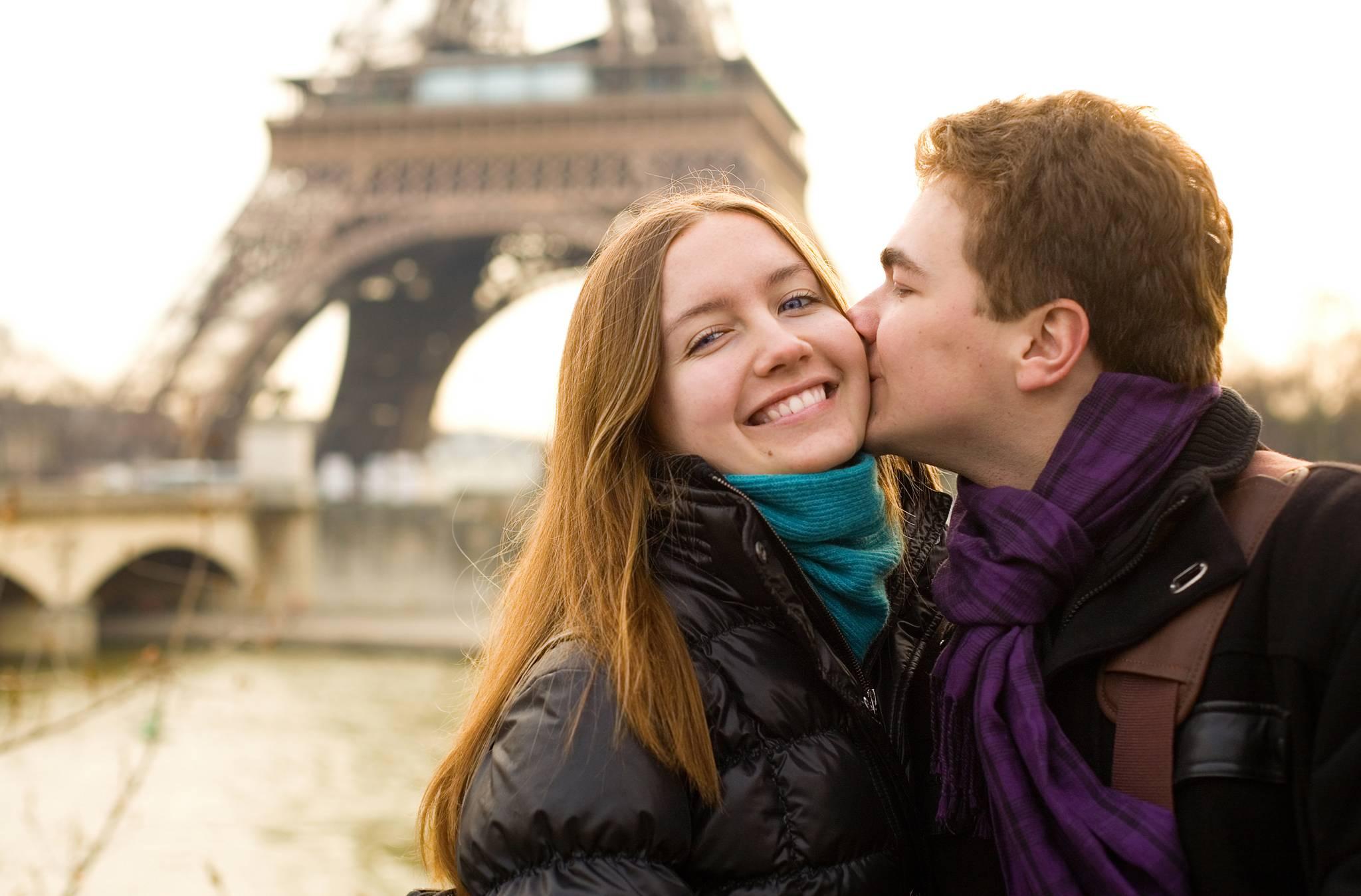 couple amoureux à paris