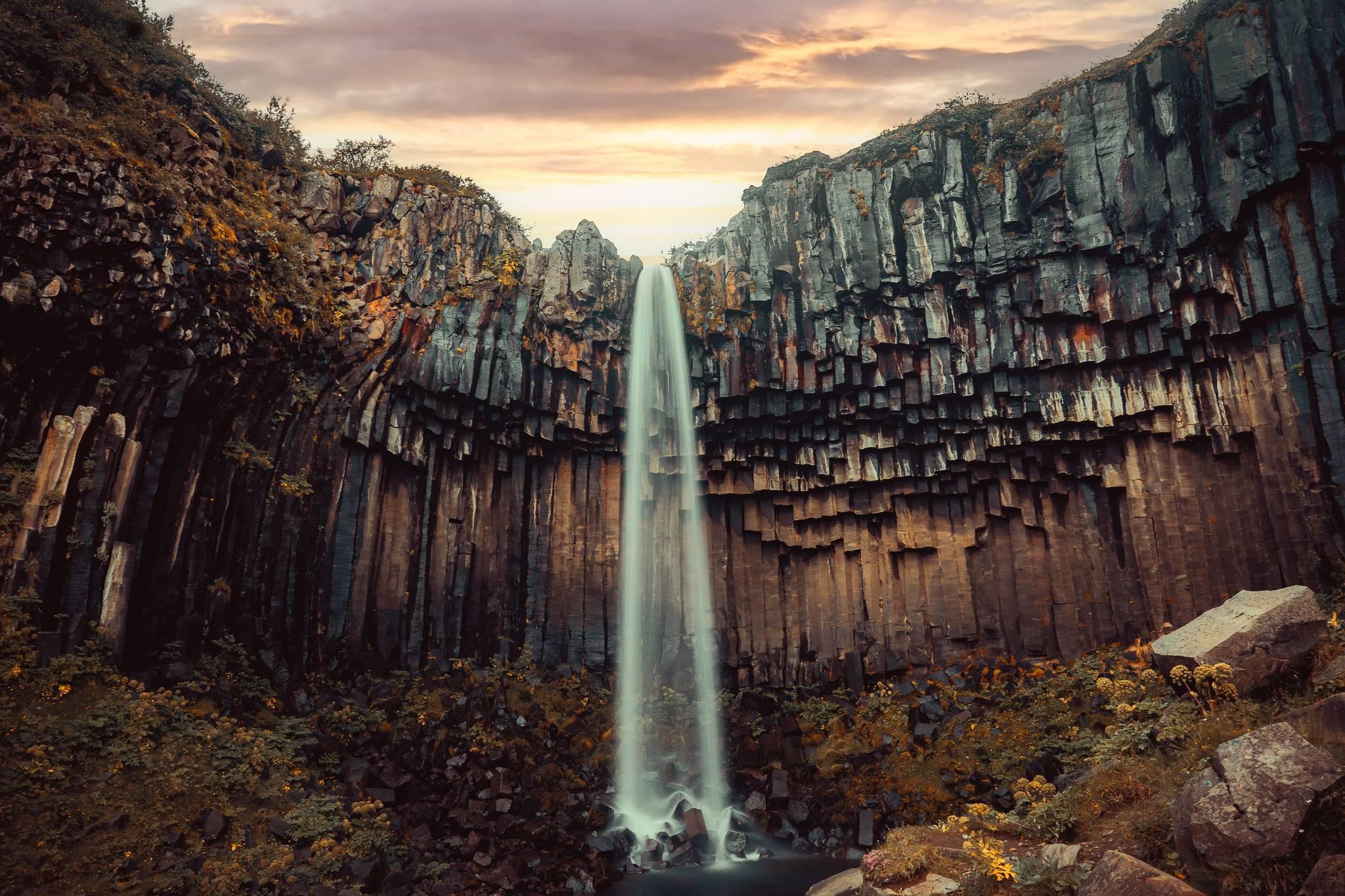 chute d'eau svartifoss