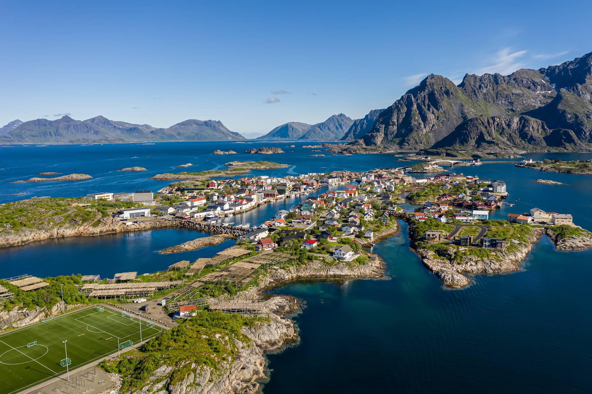 terrain de football henningsvær lofoten norvège