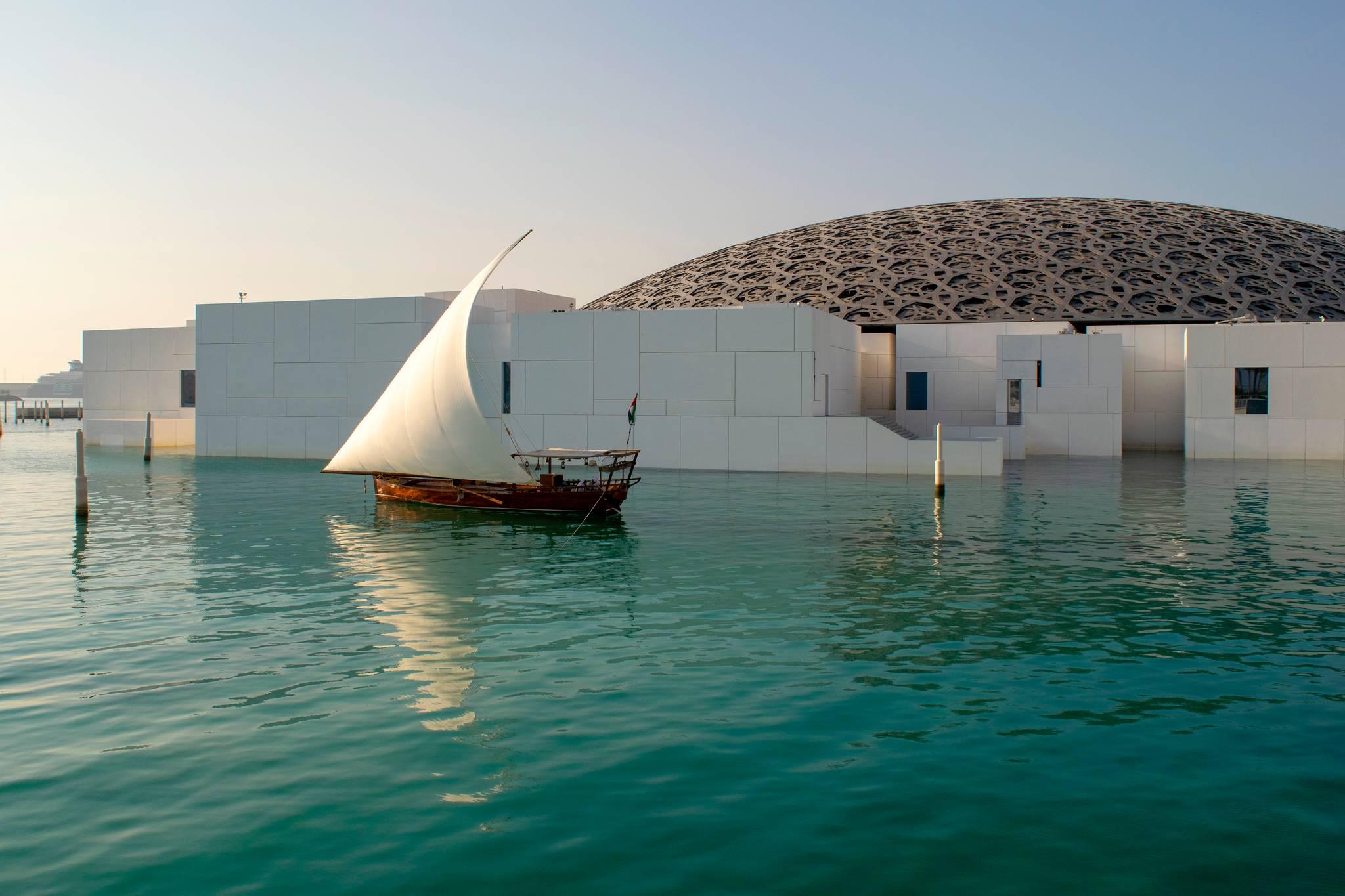 bateau musée louvre d'abu dhabi