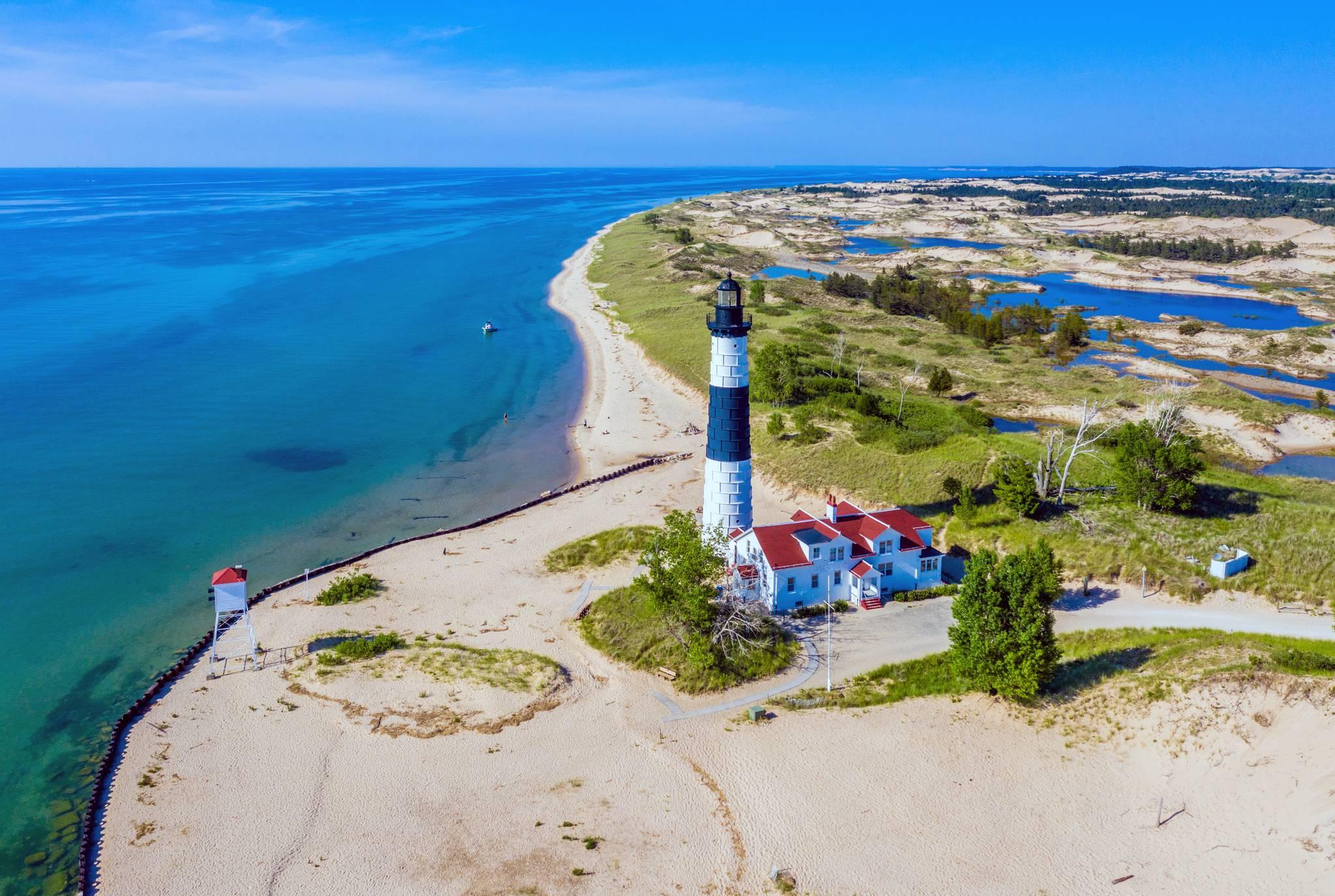 plage lac michigan phare