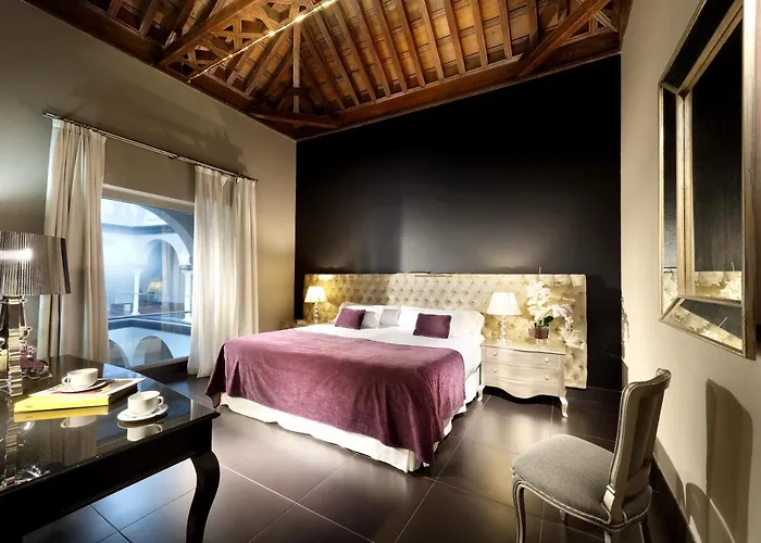 Descubre los mejores hoteles Plaza España Sevilla para tu estancia en la ciudad.