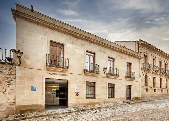 Hoteles con piscina en Salamanca: ¡disfruta al máximo tu estadía!