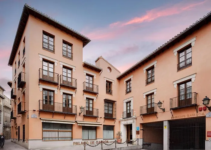 Alojamiento y Comodidad: Hoteles en Granada Centro con Parking Gratuito