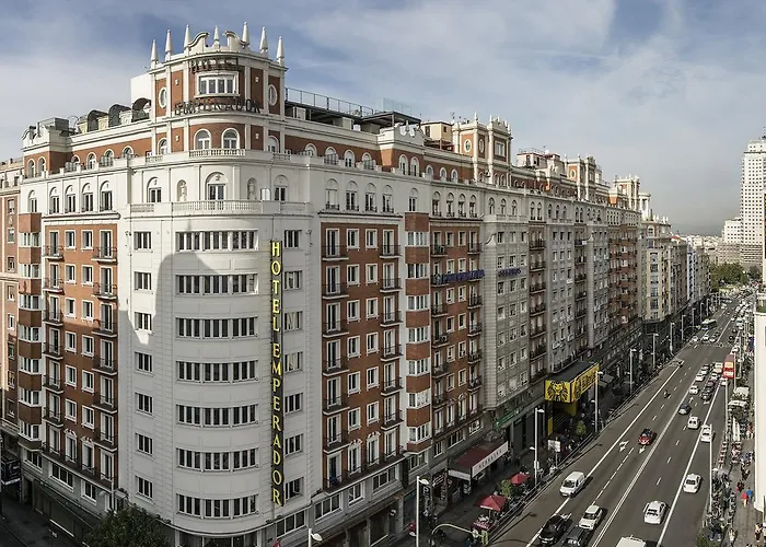 Encuentra los mejores hoteles cerca de la Clínica Universidad de Navarra en Madrid