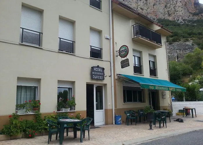 Hoteles Sobrón: La mejor opción de alojamiento en Sobrón, España