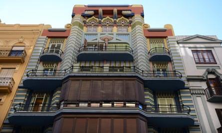 Architect Joan Guardiola’s Casa Judía, Valencia, seen from in front of the building looking up from the ground.